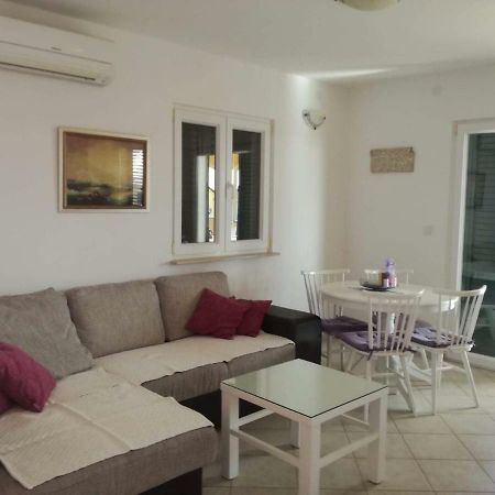 Apartman Dora Povljana Exterior photo