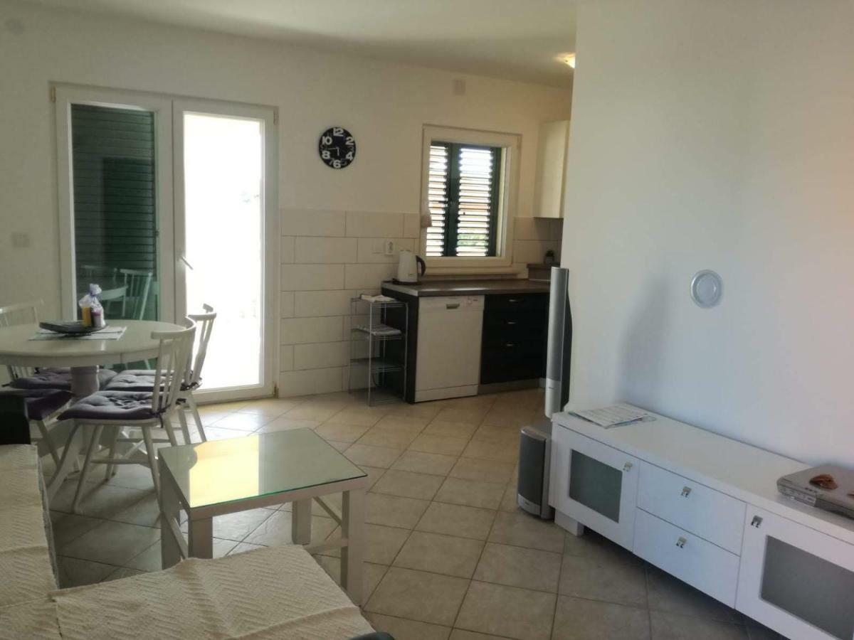 Apartman Dora Povljana Exterior photo