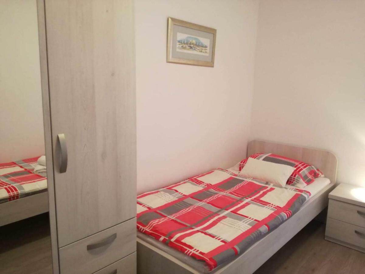 Apartman Dora Povljana Exterior photo