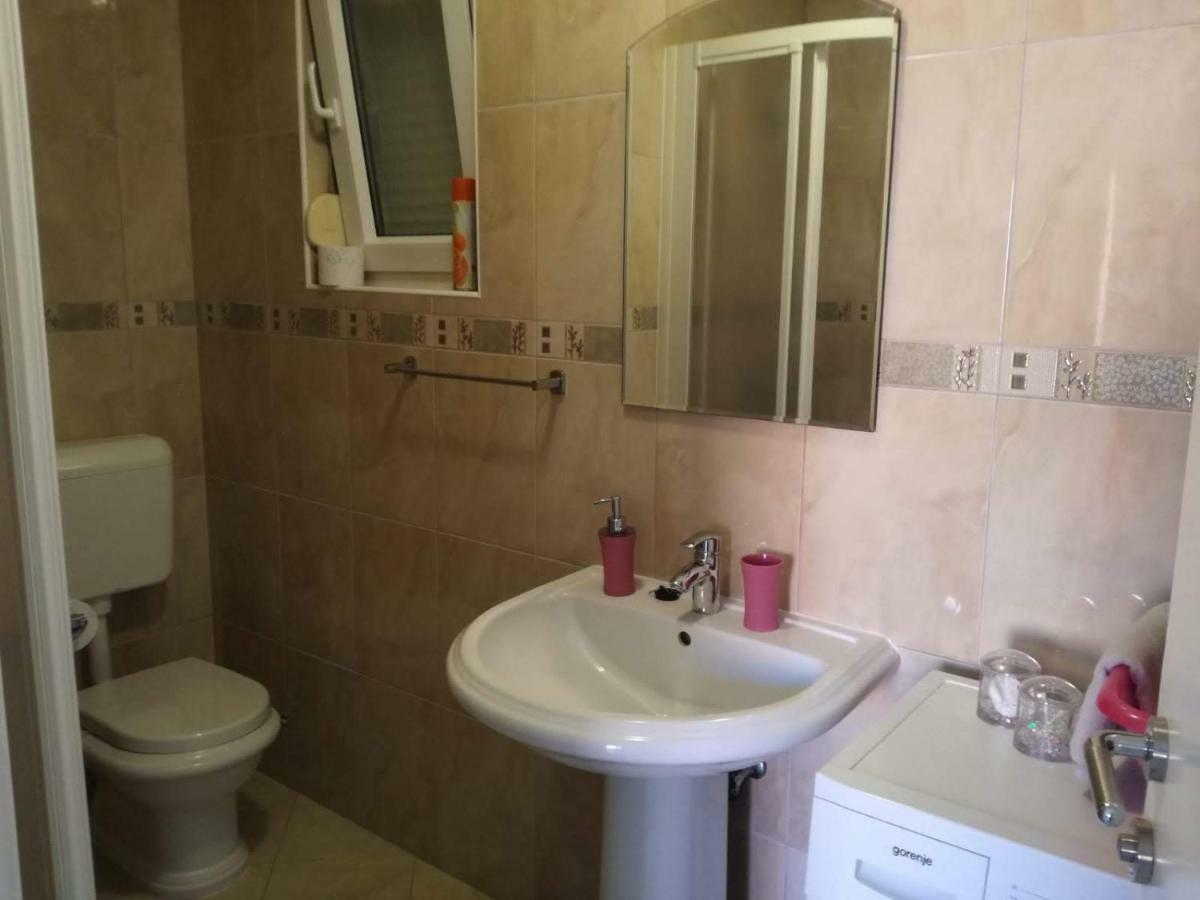 Apartman Dora Povljana Exterior photo